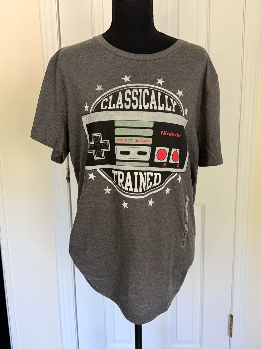 Nintendo Gray "Classically Trained" Graphic T-Shirt Size L
